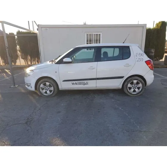 SKODA FABIA (5J2 ) '2012 AMBITION BLANCO