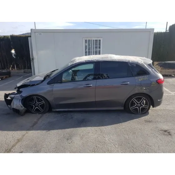 MERCEDES CLASE B (247) '2020 B180 GRIS OSCURO