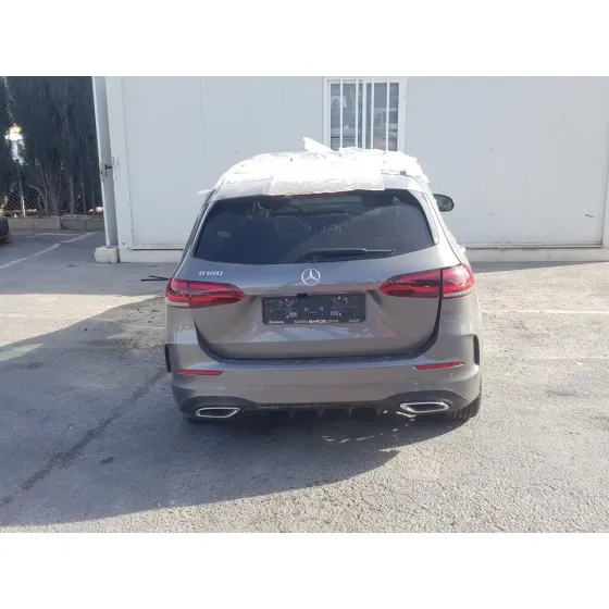 MERCEDES CLASE B (247) '2020 B180 GRIS OSCURO