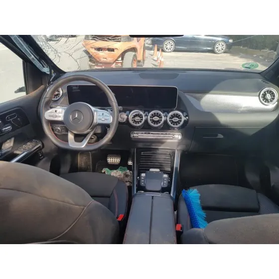 MERCEDES CLASE B (247) '2020 B180 GRIS OSCURO