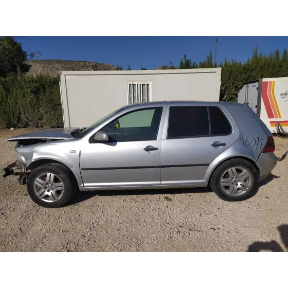 VOLKSWAGEN GOLF IV BERLINA (1J1) '2001 CONCEPTLINE GRIS