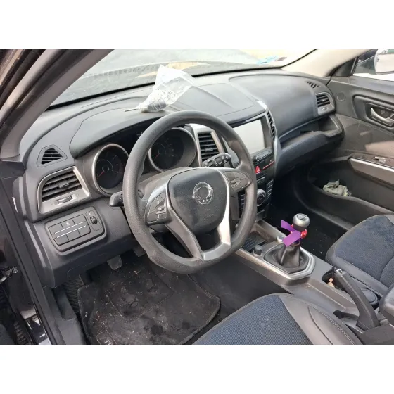Ssangyong TIVOLI 2015