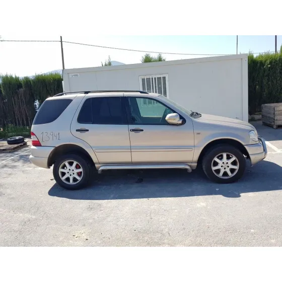 MERCEDES CLASE M (W163) '2001 270 CDI (163.113) DORADO