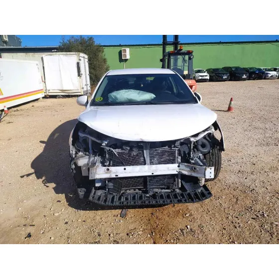 TOYOTA AVENSIS (T27) '2015 ADVANCE BLANCO