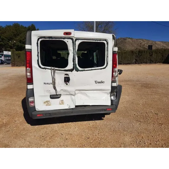 RENAULT TRAFIC COMBI (AB 4.01) '2009 6 - PLAZAS, ACRISTALADO PARCIAL, COMBI CORTO BLANCO