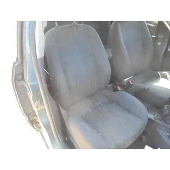 FORD FOCUS BERLINA (CAK) '2002 GHIA NEGRO