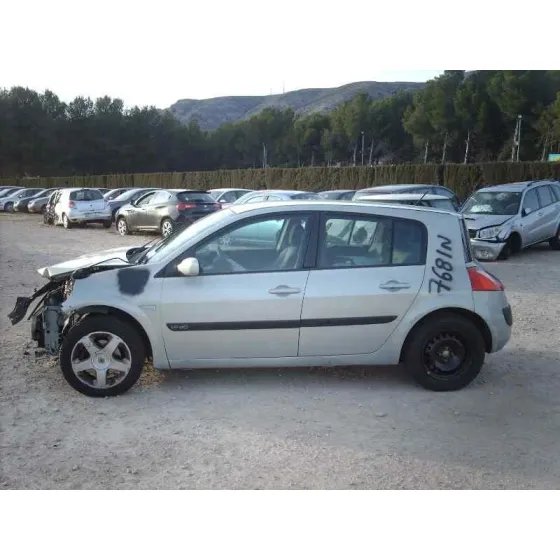 RENAULT MEGANE II BERLINA 5P '2003 1.9 DCI DIESEL GRIS