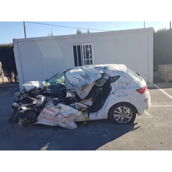 SEAT LEON (5F1) '2019 REFERENCE BLANCO