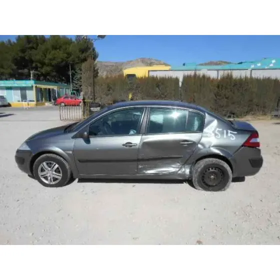 RENAULT MEGANE II CLASSIC BERLINA '2004 CONFORT AUTHENTIQUE GIS OSCURO