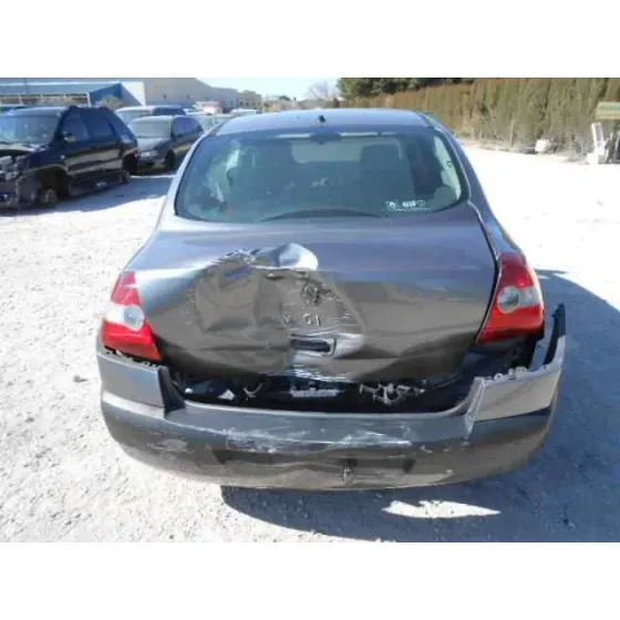 RENAULT MEGANE II CLASSIC BERLINA '2004 CONFORT AUTHENTIQUE GIS OSCURO