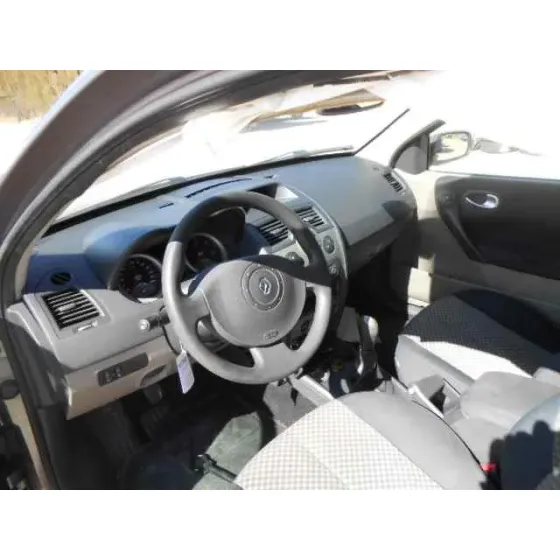 RENAULT MEGANE II CLASSIC BERLINA '2004 CONFORT AUTHENTIQUE GIS OSCURO