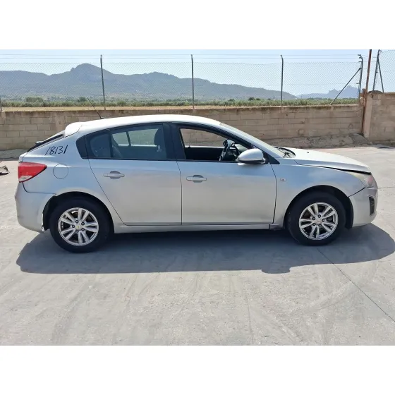 Chevrolet CRUZE HATCHBACK (J305) 2012