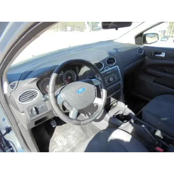 FORD FOCUS BERLINA (CAP) '2006 AMBIENTE (D) GRIS