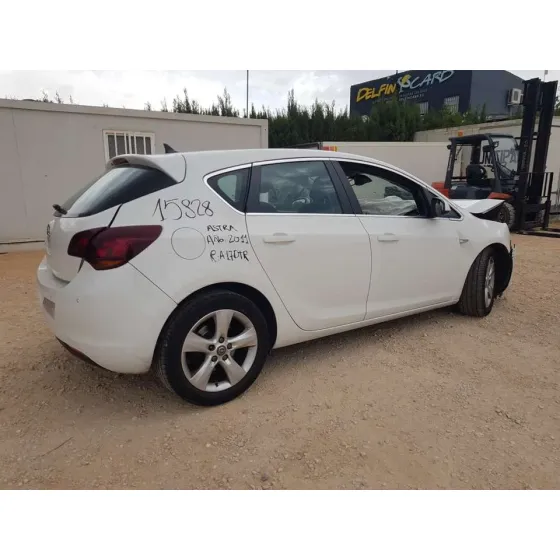 OPEL ASTRA J LIM. '2011 SPORT BLANCO