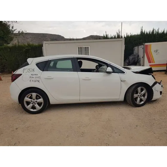 OPEL ASTRA J LIM. '2011 SPORT BLANCO