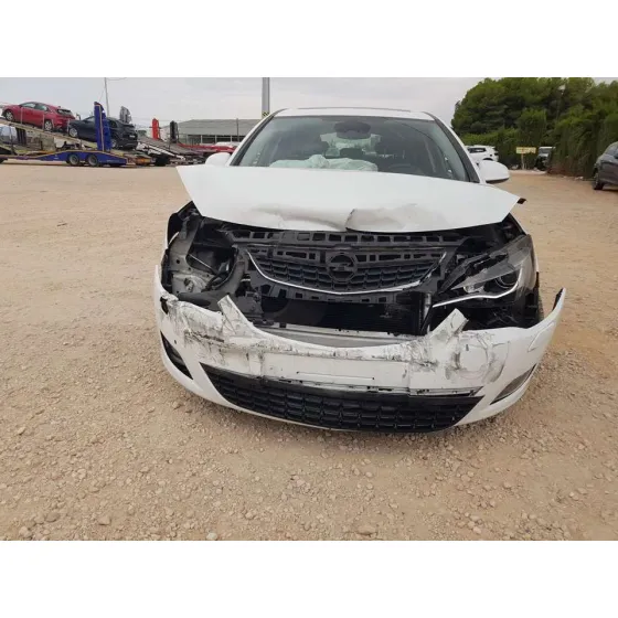 OPEL ASTRA J LIM. '2011 SPORT BLANCO