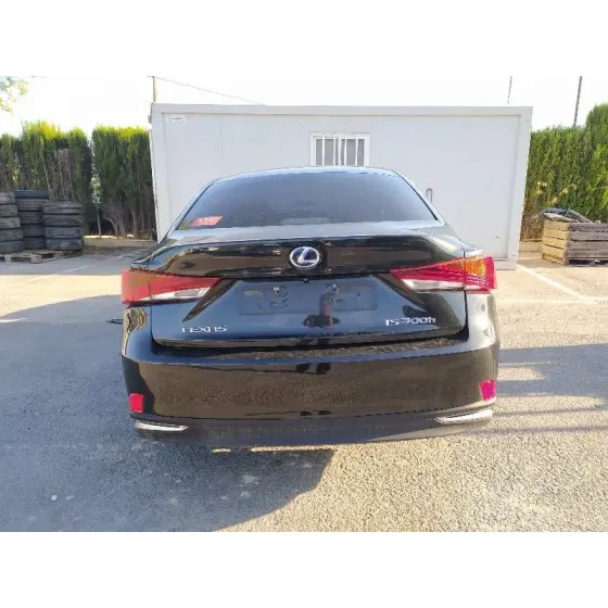 LEXUS IS '2018 300H NEGRO