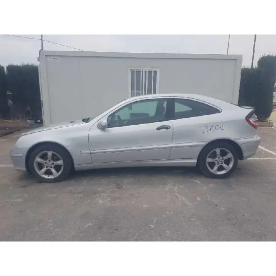 MERCEDES CLASE C (W203) SPORTCOUPE '2004 C 220 CDI (LA) (203.708) GRIS