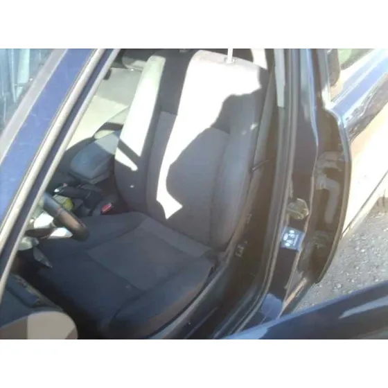 FORD MONDEO BERLINA (GE) '2002 AMBIENTE AZUL