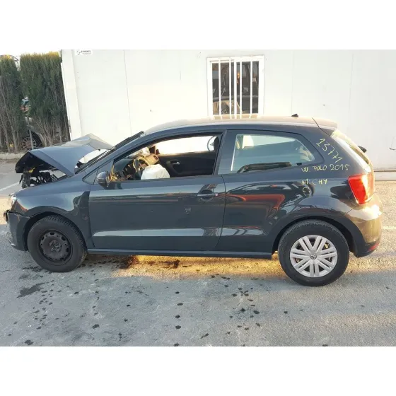 VOLKSWAGEN POLO (6C1) '2015 TRENDLINE NEGRO