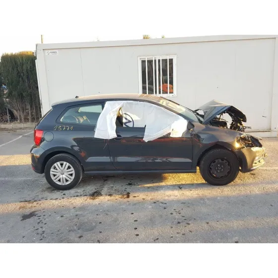 VOLKSWAGEN POLO (6C1) '2015 TRENDLINE NEGRO