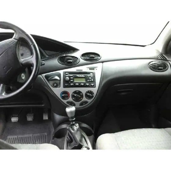 FORD FOCUS BERLINA (CAK) '2001 TREND GRIS PLATA