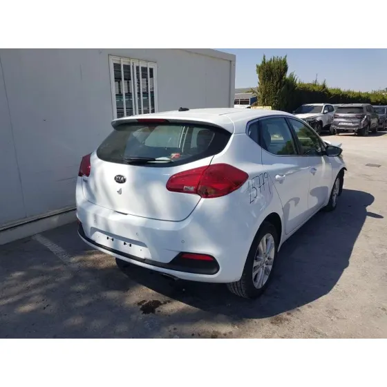 KIA CEE'D '2014 CONCEPT BLANCO
