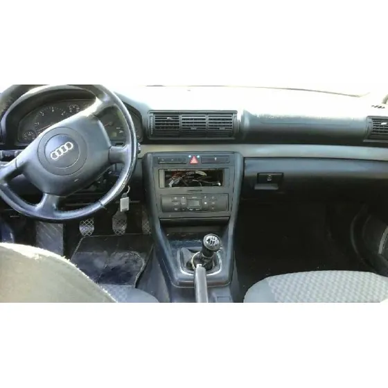 AUDI A4 BERLINA (B5) '1999 1.9 TDI AZUL