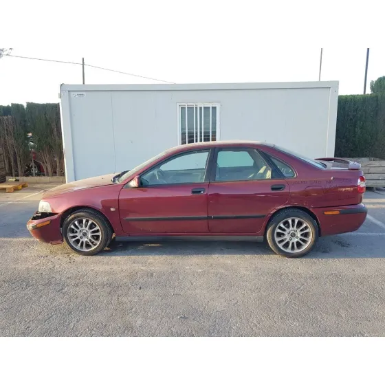 VOLVO S40 BERLINA '2003 1.6 GRANATE