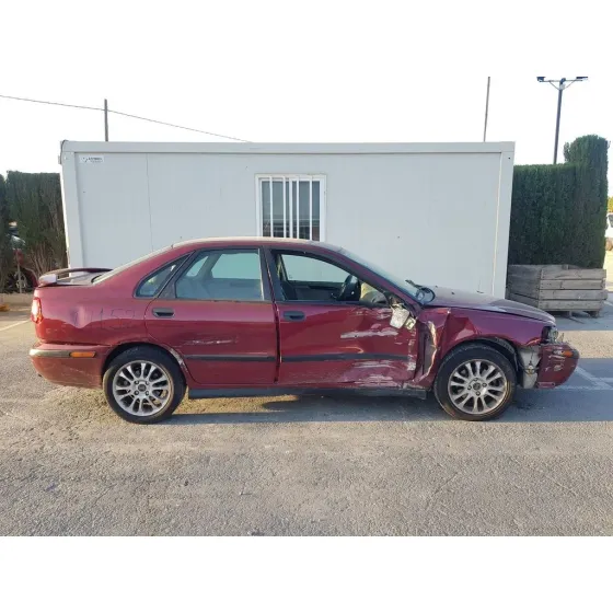VOLVO S40 BERLINA '2003 1.6 GRANATE