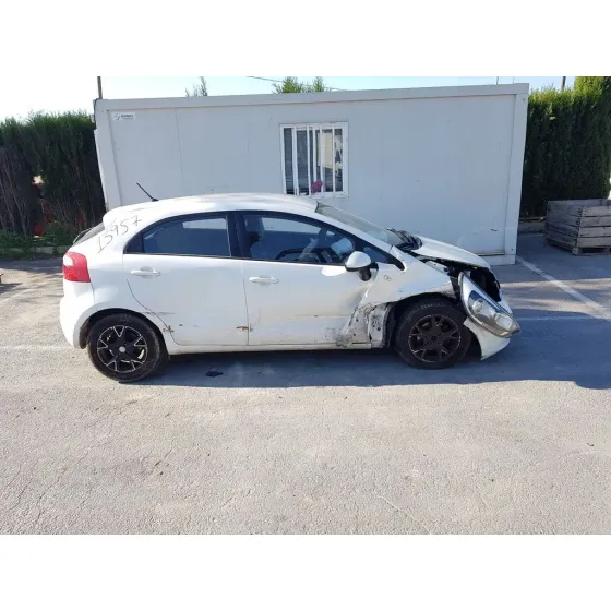KIA RIO '2014 BASIC BLANCO