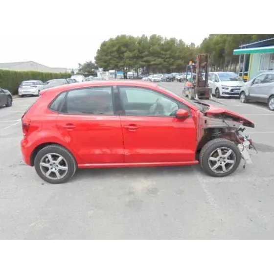 VOLKSWAGEN POLO (6R1) '2013 ADVANCE ROJO