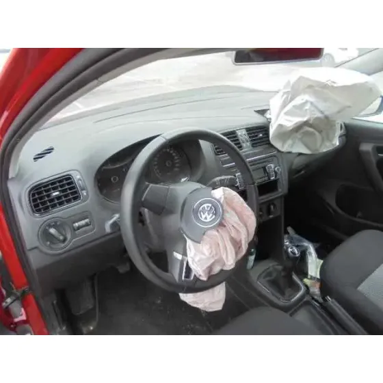 VOLKSWAGEN POLO (6R1) '2013 ADVANCE ROJO