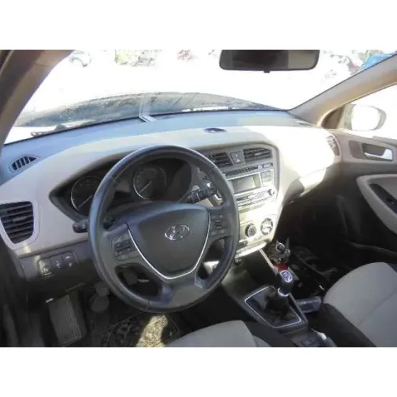 HYUNDAI I20 '2015 CLASSIC GRIS OSCURO