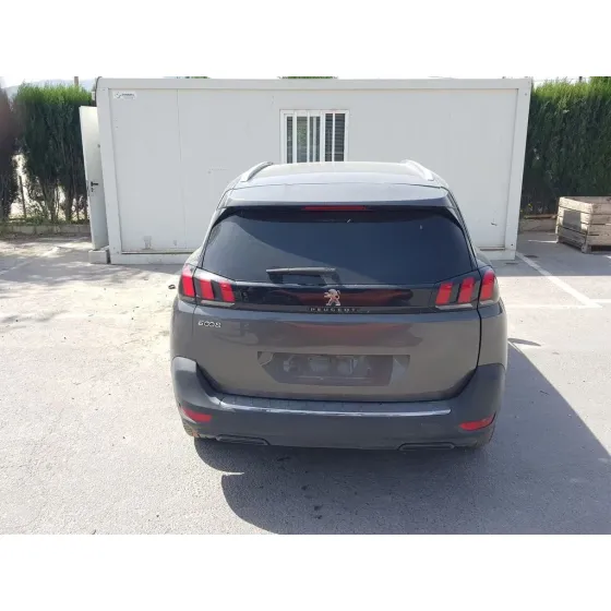 PEUGEOT 5008 '2018 GT LINE 1.5 HDI 130 CV GRIS OSCURO