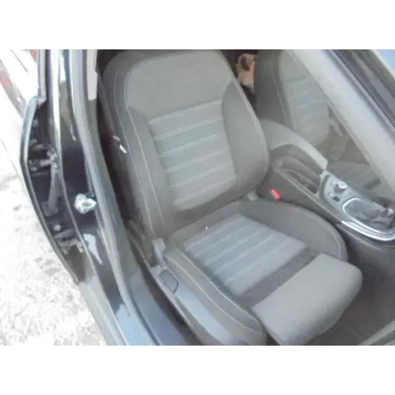 OPEL INSIGNIA BERLINA '2010 COSMO NEGRO