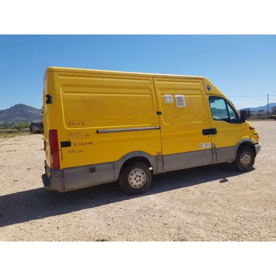IVECO DAILY CAJA CERRADA (1999 =>) '2001 29 - L 11 CAJA CERRADA, LARGO AMARILLO