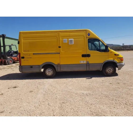 IVECO DAILY CAJA CERRADA (1999 =>) '2001 29 - L 11 CAJA CERRADA, LARGO AMARILLO