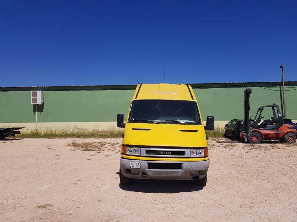 IVECO DAILY CAJA CERRADA (1999 =>) '2001 29 - L 11 CAJA CERRADA, LARGO AMARILLO
