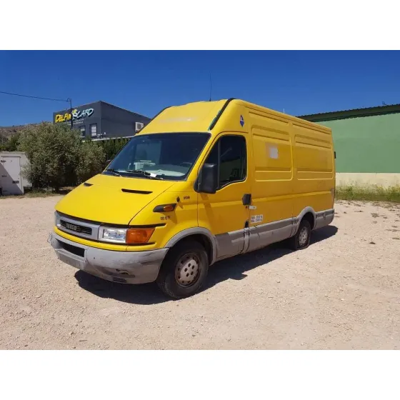 IVECO DAILY CAJA CERRADA (1999 =>) '2001 29 - L 11 CAJA CERRADA, LARGO AMARILLO