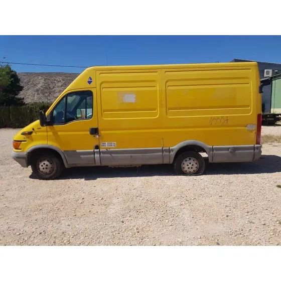 IVECO DAILY CAJA CERRADA (1999 =>) '2001 29 - L 11 CAJA CERRADA, LARGO AMARILLO