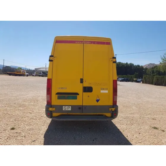 IVECO DAILY CAJA CERRADA (1999 =>) '2001 29 - L 11 CAJA CERRADA, LARGO AMARILLO