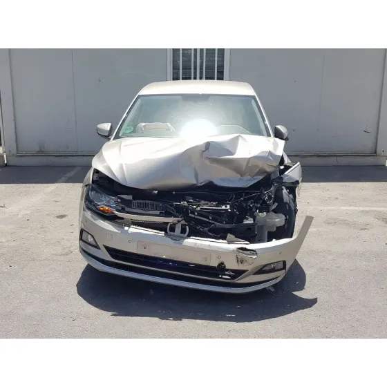 VOLKSWAGEN POLO '2019 ADVANCE DORADO