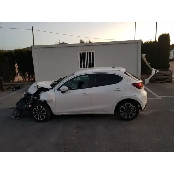 MAZDA 2 LIM. () '2015 LUXURY BLANCO
