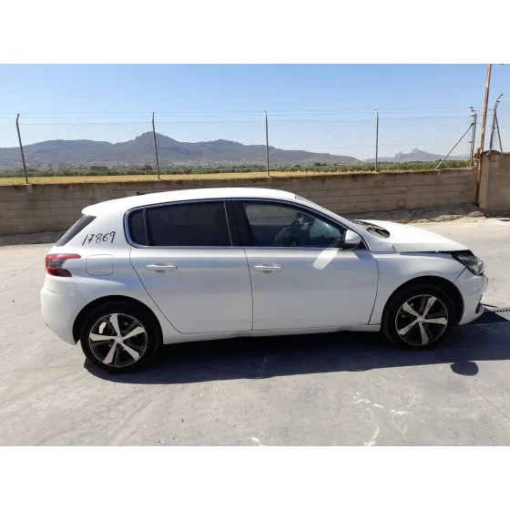 Peugeot 308 II (LB_, LP_, LW_, LH_, L3_) 2013