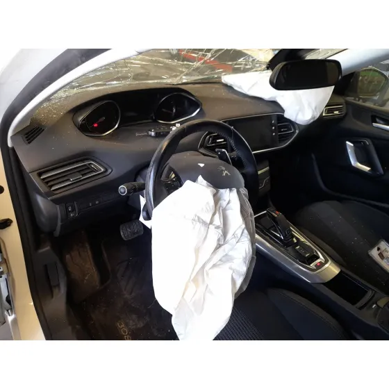 Peugeot 308 II (LB_, LP_, LW_, LH_, L3_) 2013