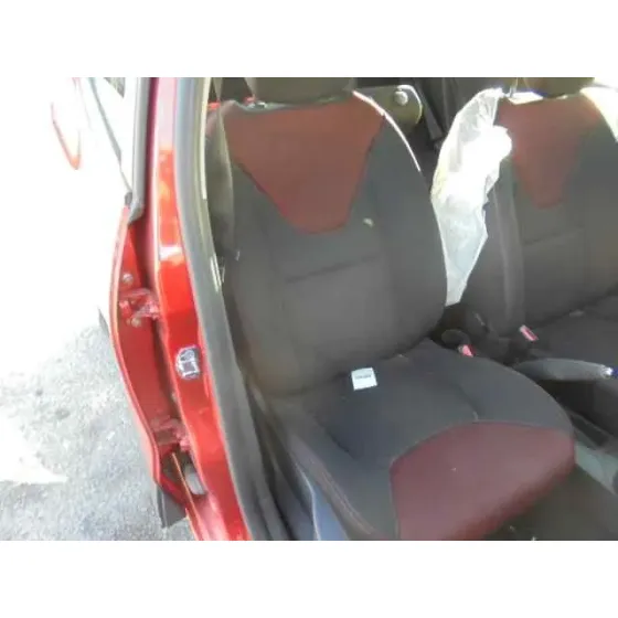 RENAULT CLIO IV '2014 AUTHENTIQUE ROJO