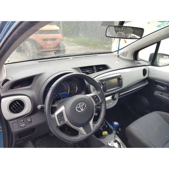 TOYOTA YARIS '2012 ACTIVE HYBRID VERDE