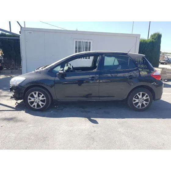 TOYOTA AURIS '2011 EDITION NEGRO