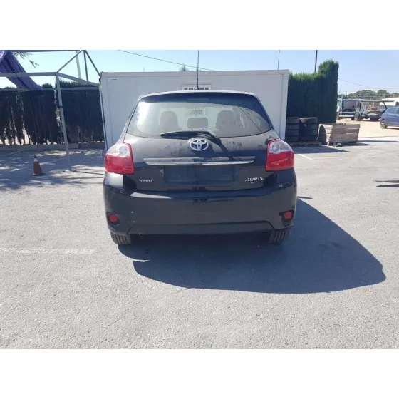 TOYOTA AURIS '2011 EDITION NEGRO